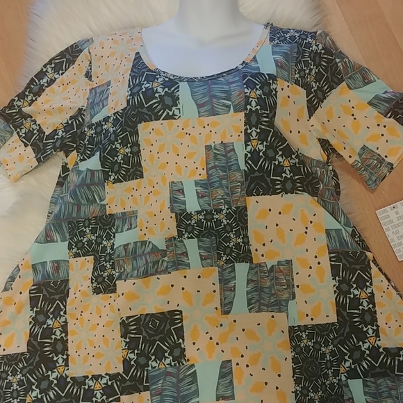 LulaRoe Patterned Blocked Perfect T Top - Picture 11 of 12